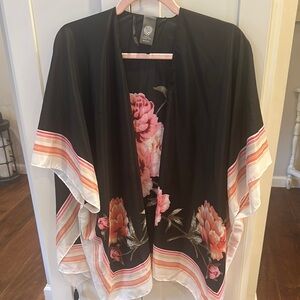 Vince Camuto Black and Pink Kimono